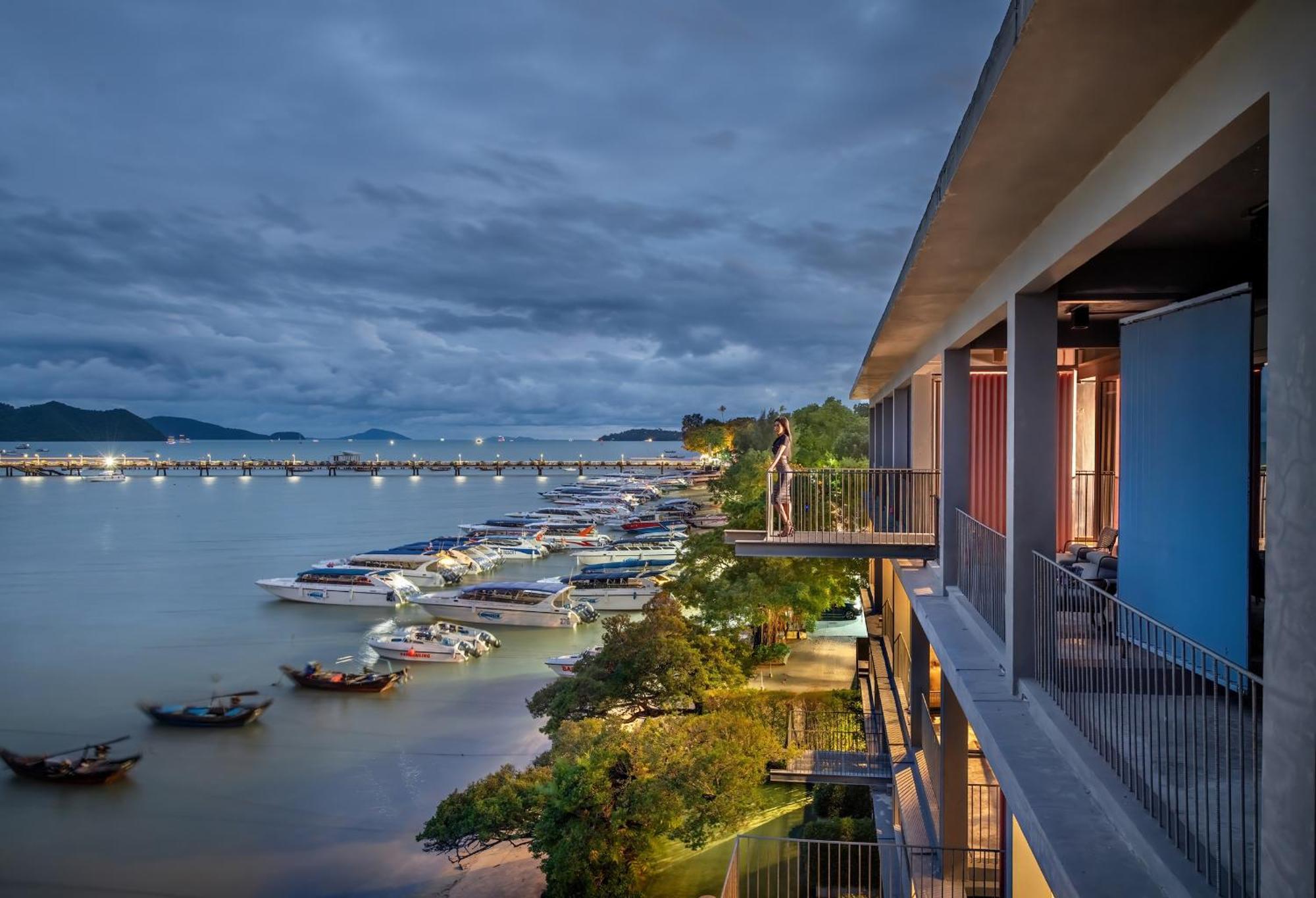 Shin Arch39 Phuket Beach Front - Sha Plus Chalong Exterior photo