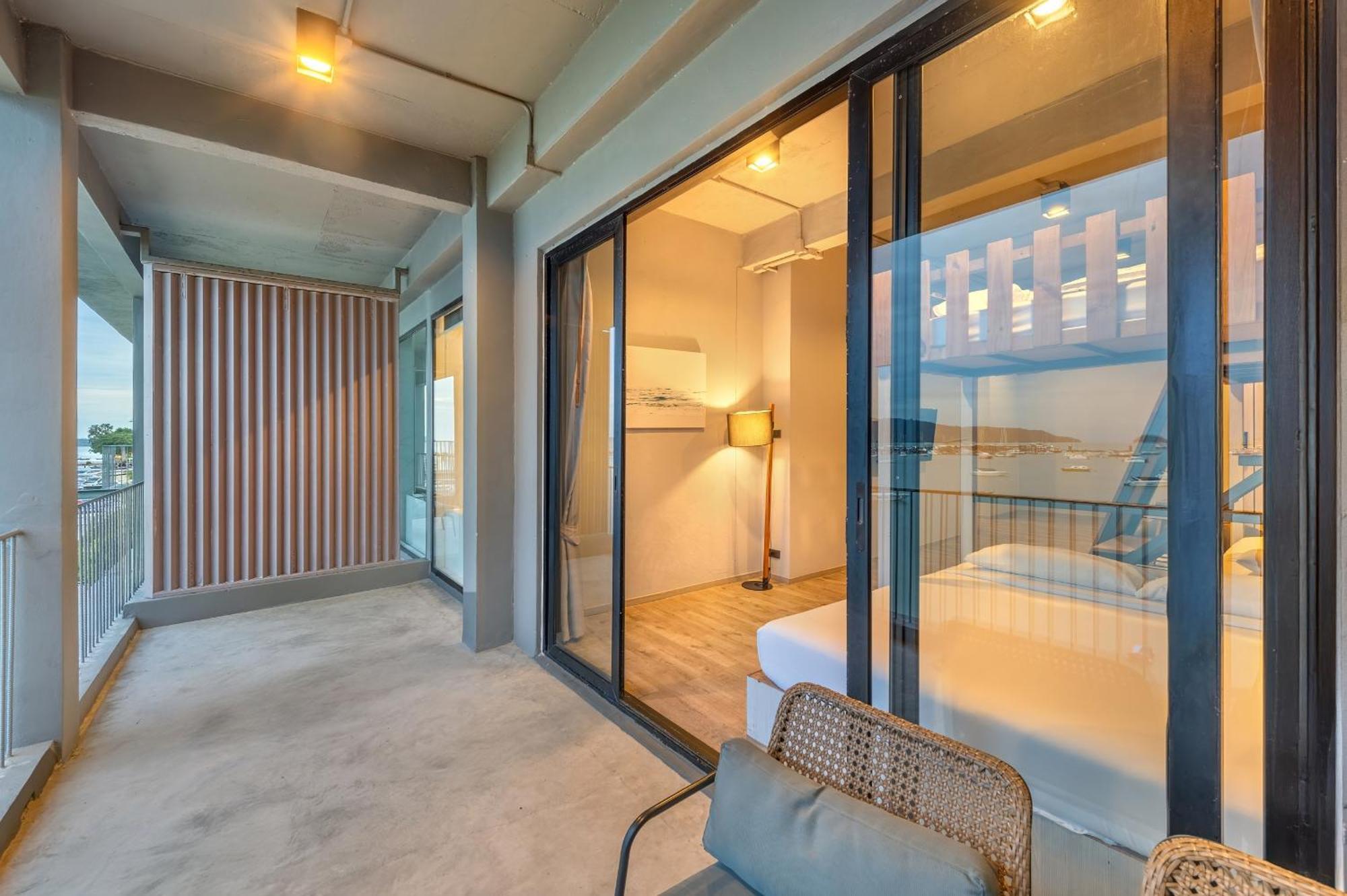 Shin Arch39 Phuket Beach Front - Sha Plus Chalong Exterior photo