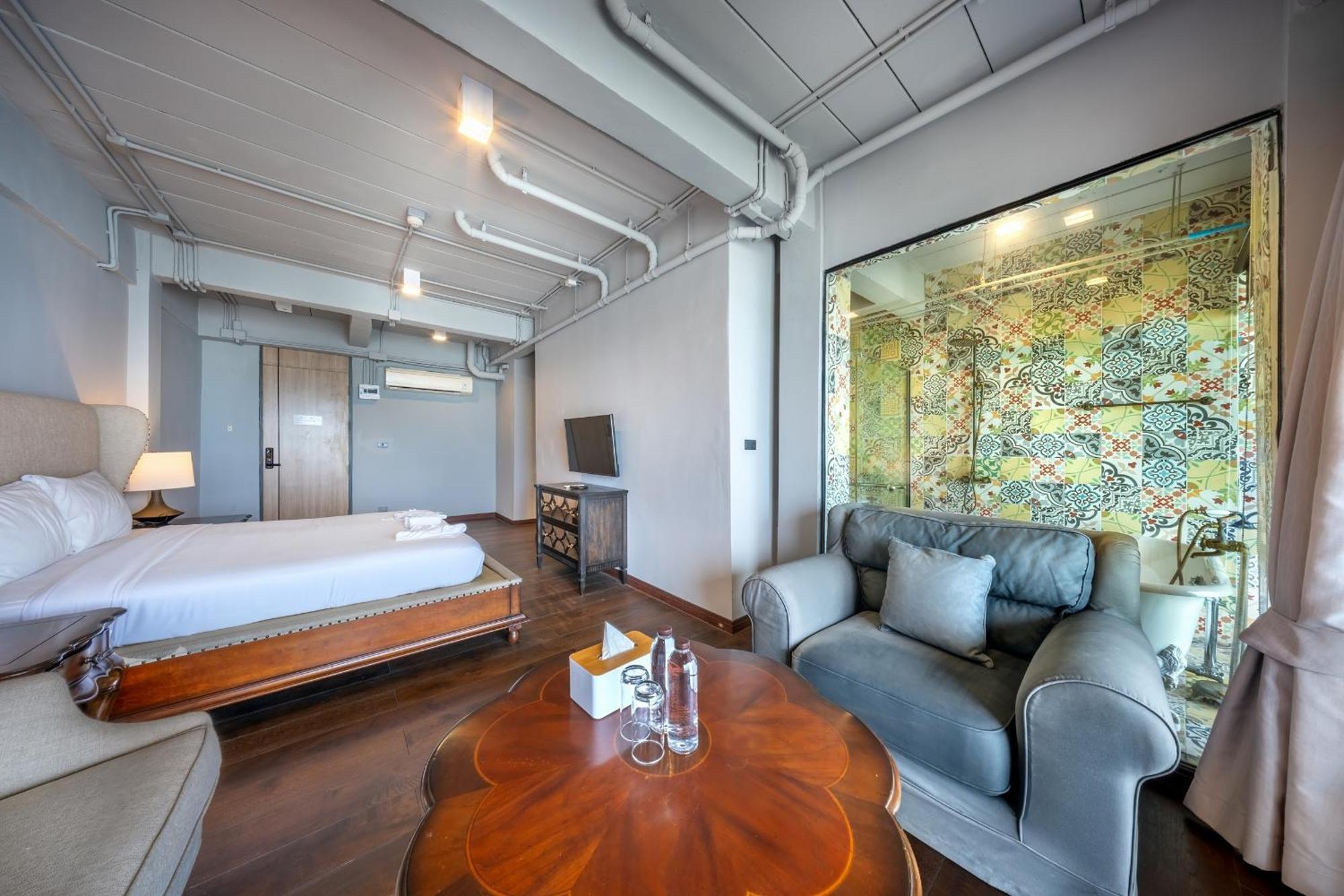Shin Arch39 Phuket Beach Front - Sha Plus Chalong Exterior photo