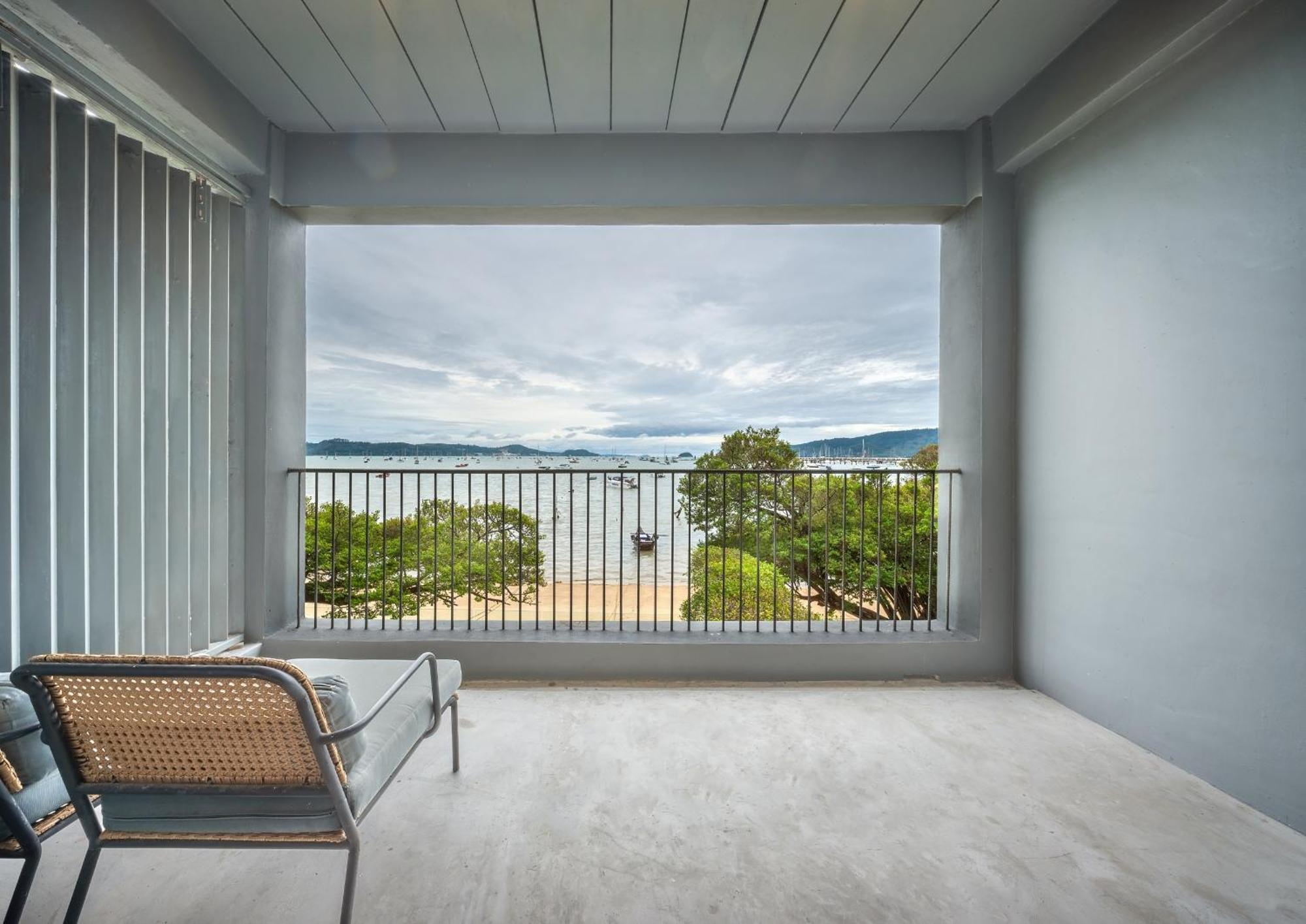 Shin Arch39 Phuket Beach Front - Sha Plus Chalong Exterior photo