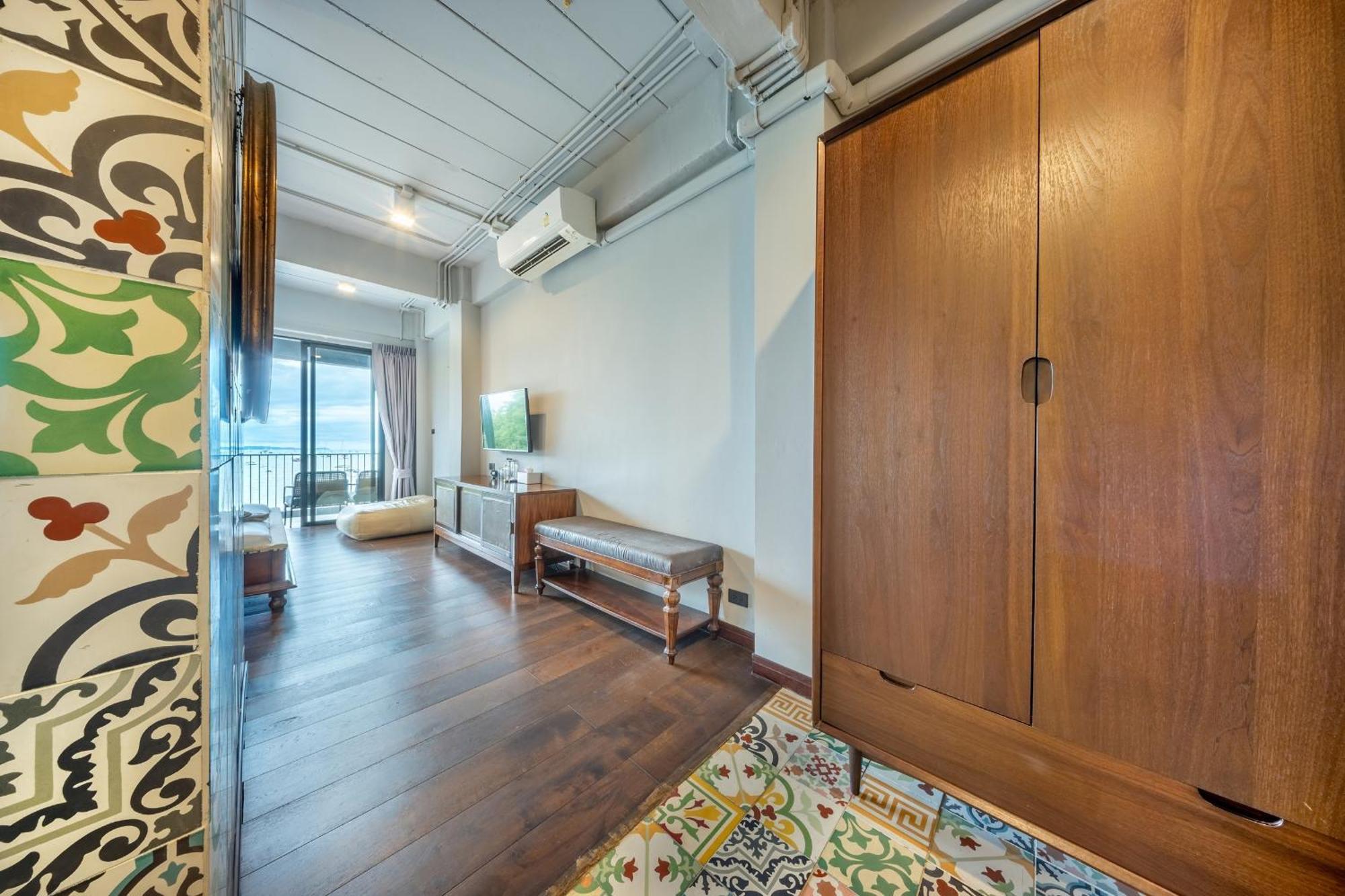 Shin Arch39 Phuket Beach Front - Sha Plus Chalong Exterior photo