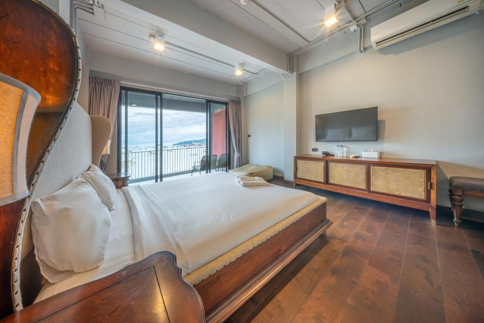 Shin Arch39 Phuket Beach Front - Sha Plus Chalong Exterior photo