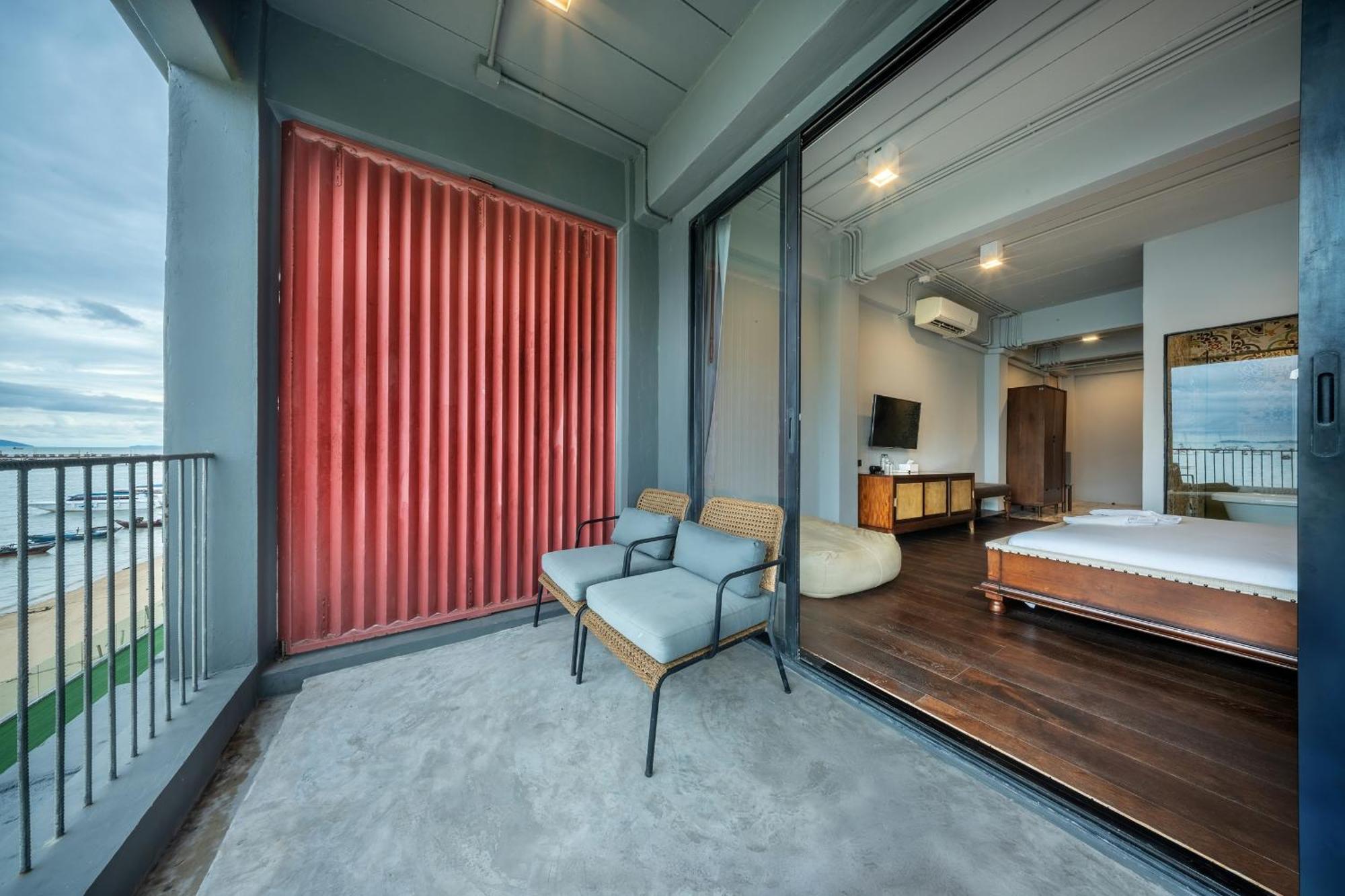 Shin Arch39 Phuket Beach Front - Sha Plus Chalong Exterior photo