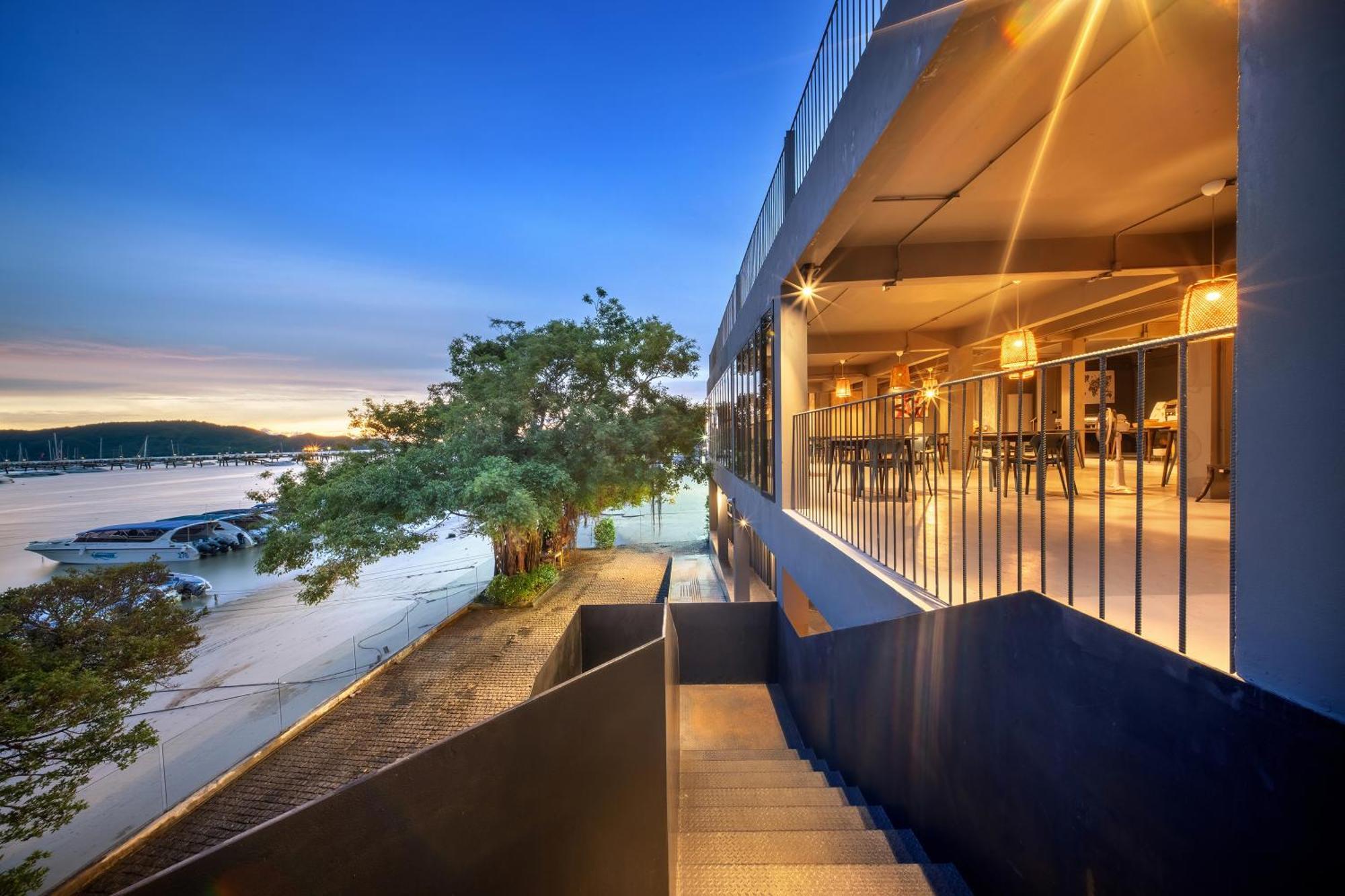 Shin Arch39 Phuket Beach Front - Sha Plus Chalong Exterior photo